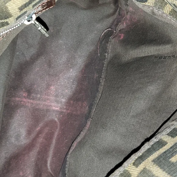 Vintage Fendi Bag 😍 - Picture 8 of 15